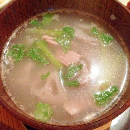 蓮根と豚肉のタイ風スープ